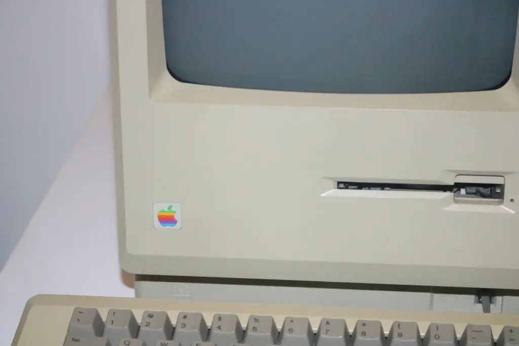 A close up of the corner of an old Macintosh computer.